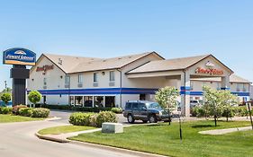 Howard Johnson Inn Wichita Airport